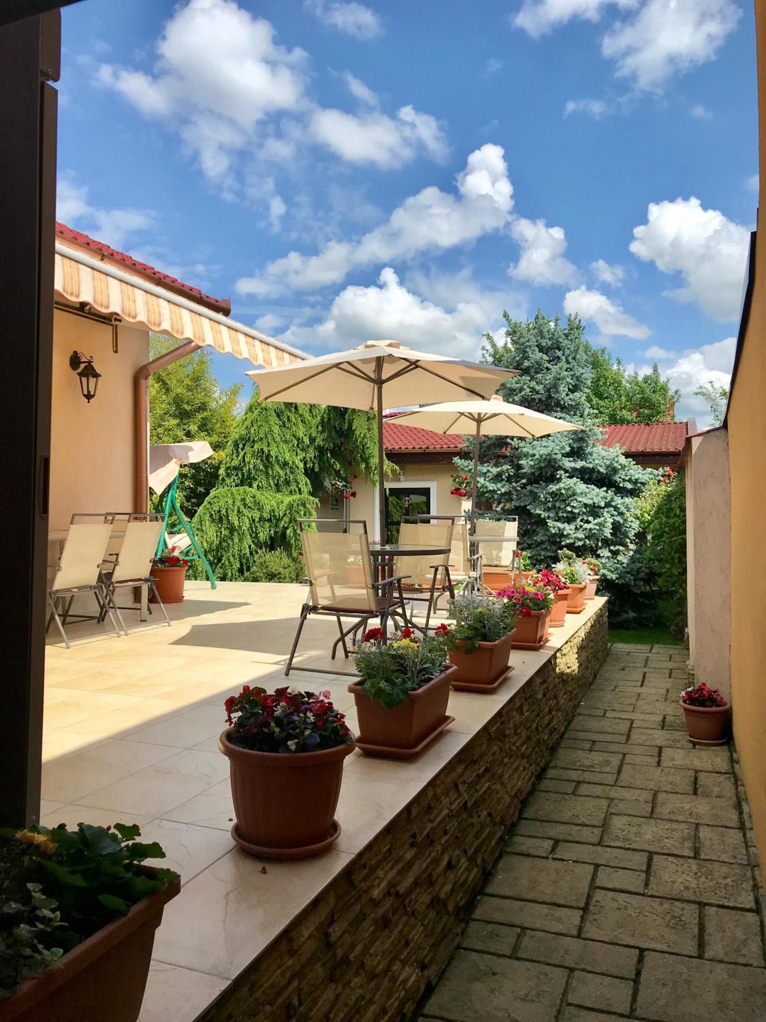 Cristi'S Rooms - Pensiune Oradea Ngoại thất bức ảnh