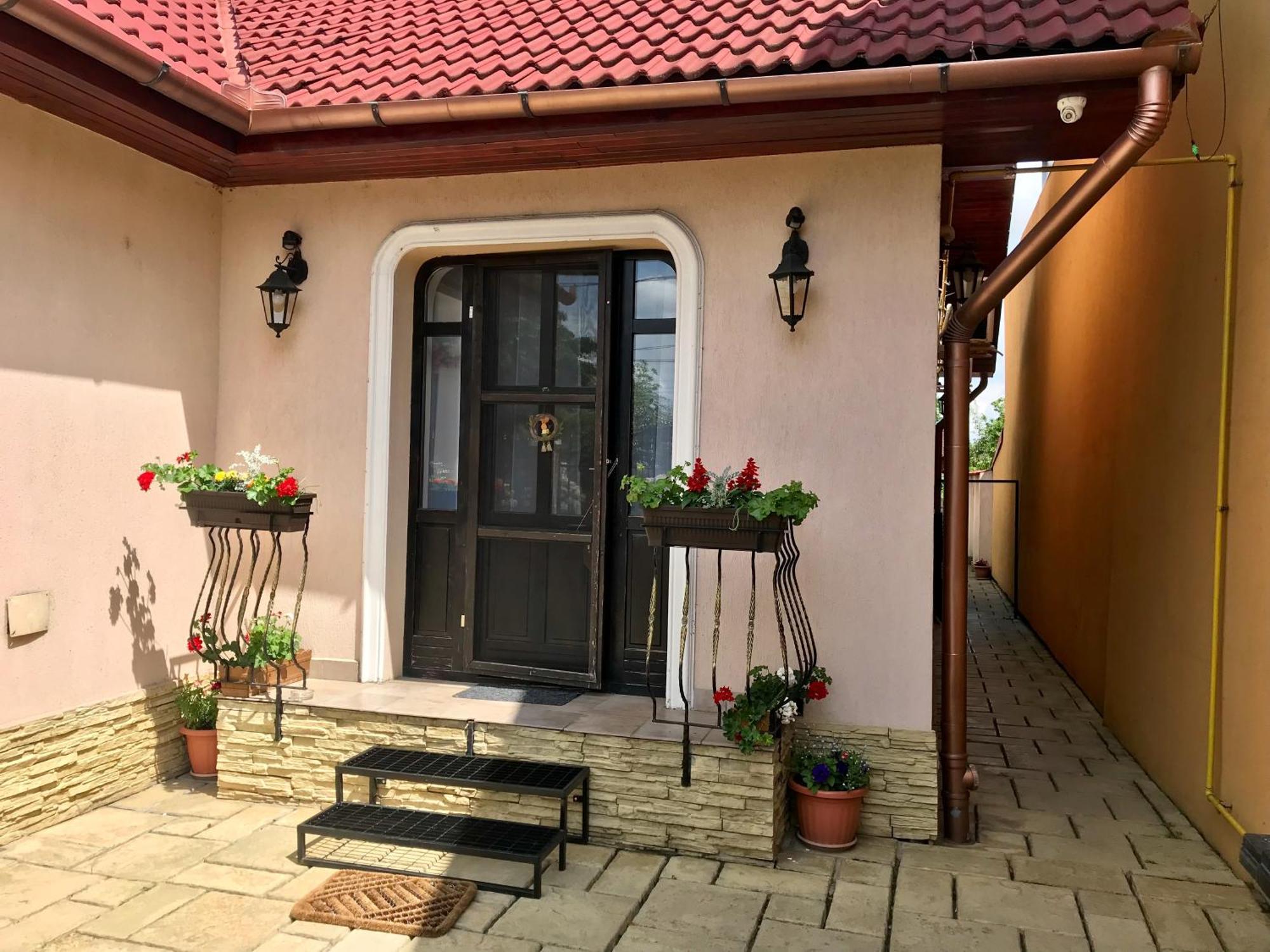 Cristi'S Rooms - Pensiune Oradea Ngoại thất bức ảnh