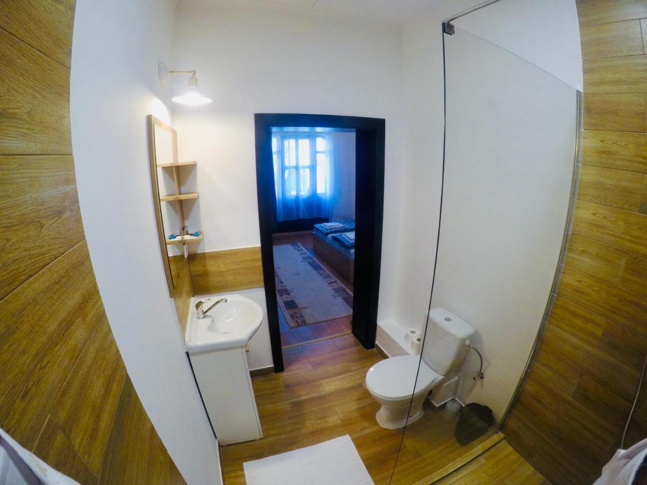 Cristi'S Rooms - Pensiune Oradea Ngoại thất bức ảnh