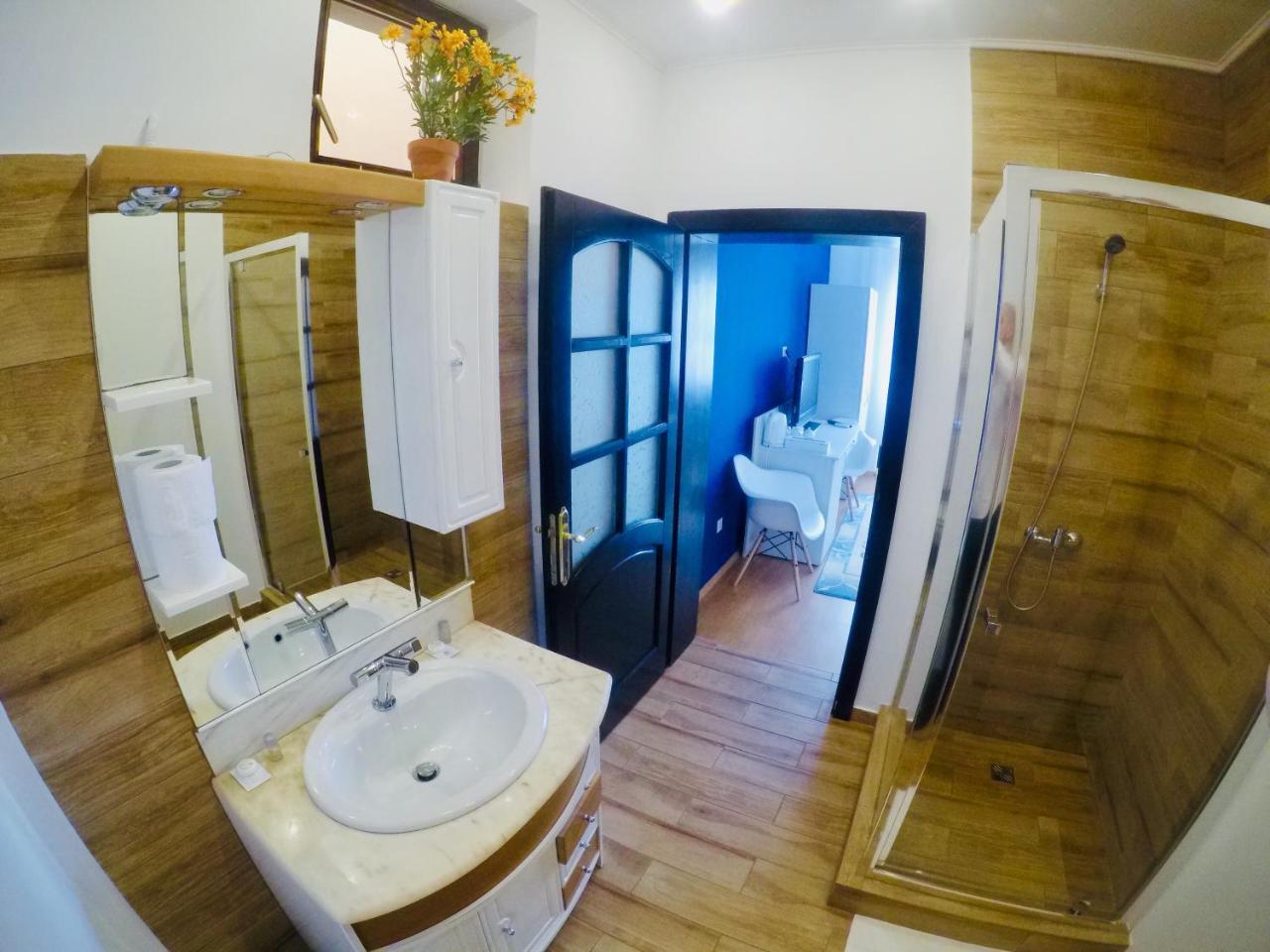 Cristi'S Rooms - Pensiune Oradea Ngoại thất bức ảnh