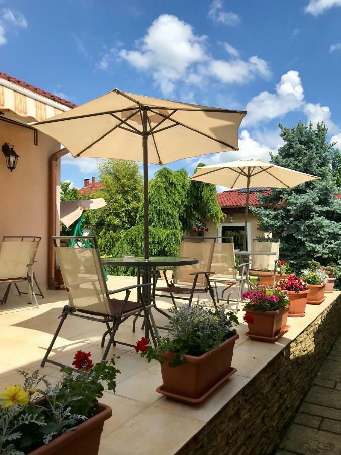 Cristi'S Rooms - Pensiune Oradea Ngoại thất bức ảnh