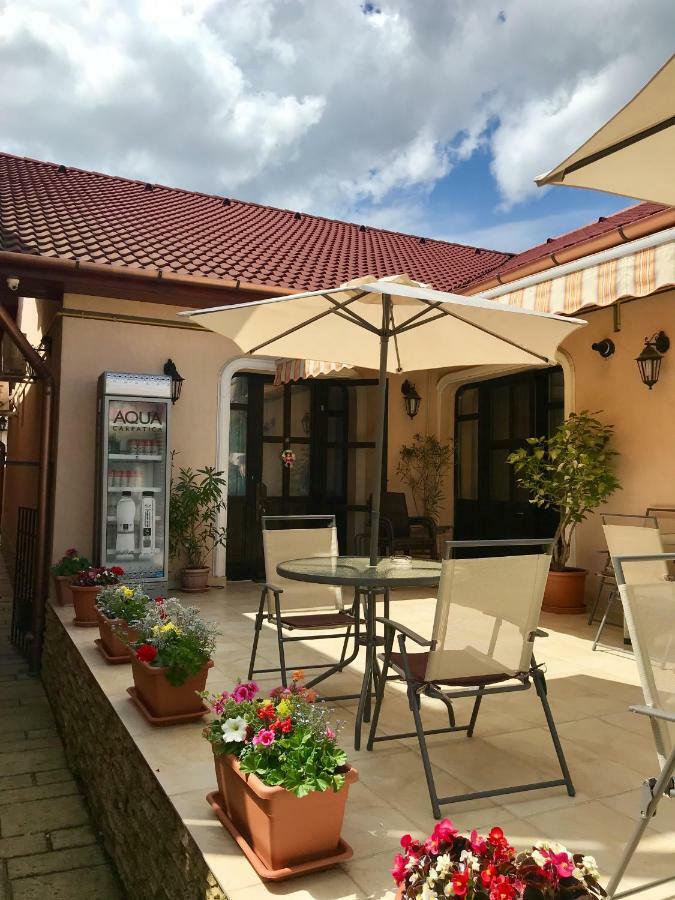 Cristi'S Rooms - Pensiune Oradea Ngoại thất bức ảnh