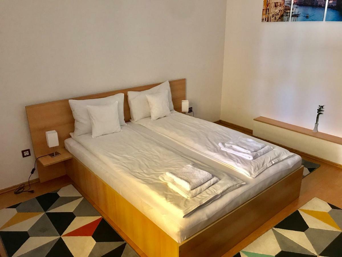 Cristi'S Rooms - Pensiune Oradea Ngoại thất bức ảnh