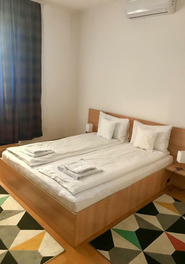 Cristi'S Rooms - Pensiune Oradea Ngoại thất bức ảnh