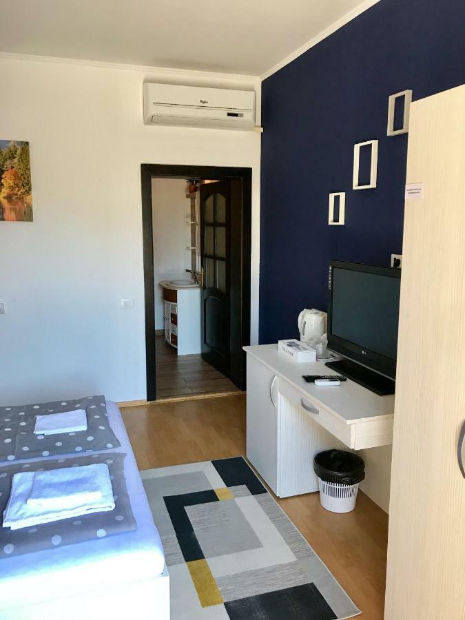 Cristi'S Rooms - Pensiune Oradea Ngoại thất bức ảnh