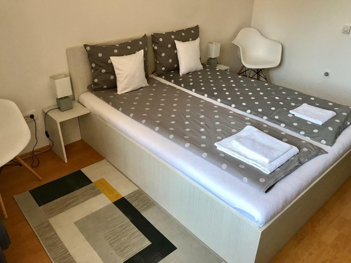Cristi'S Rooms - Pensiune Oradea Ngoại thất bức ảnh
