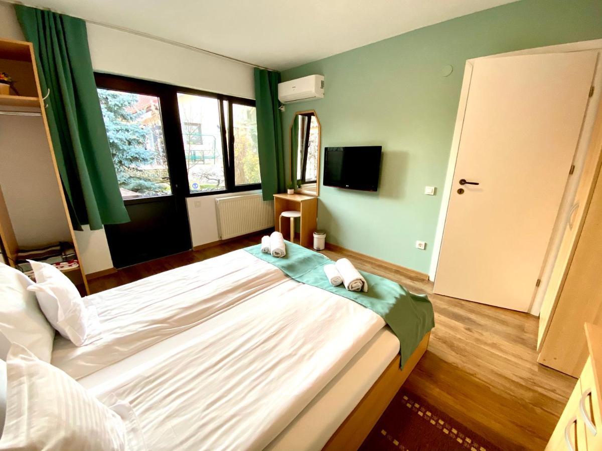Cristi'S Rooms - Pensiune Oradea Ngoại thất bức ảnh
