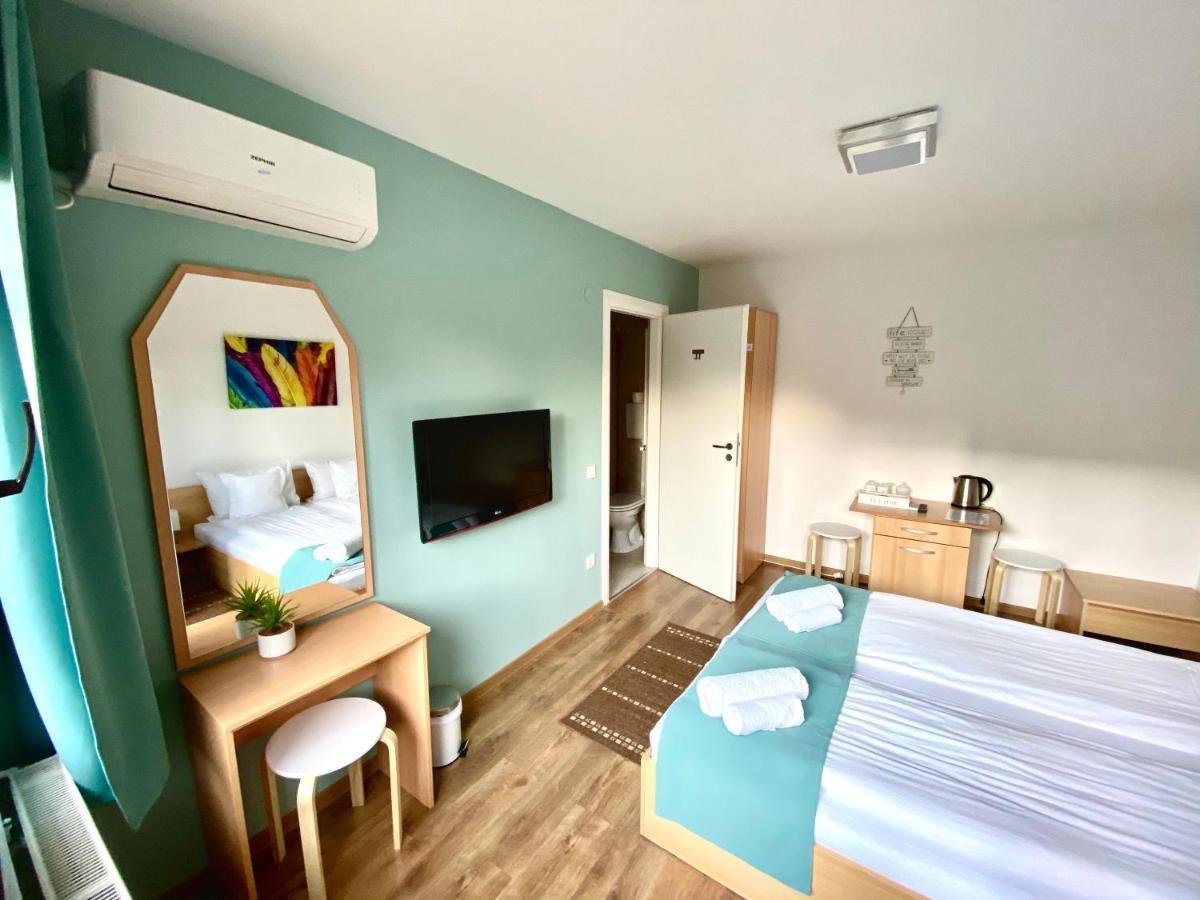 Cristi'S Rooms - Pensiune Oradea Ngoại thất bức ảnh