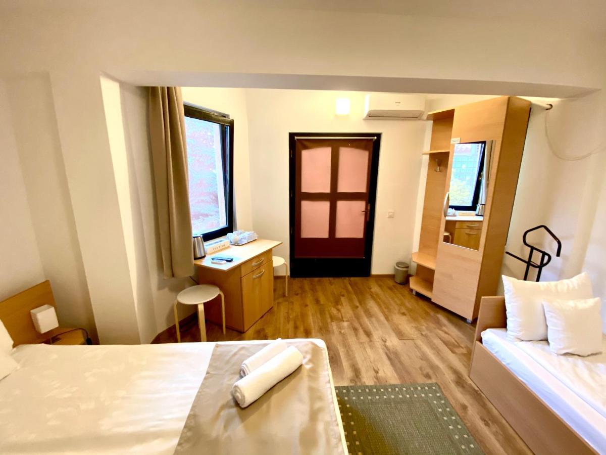 Cristi'S Rooms - Pensiune Oradea Ngoại thất bức ảnh