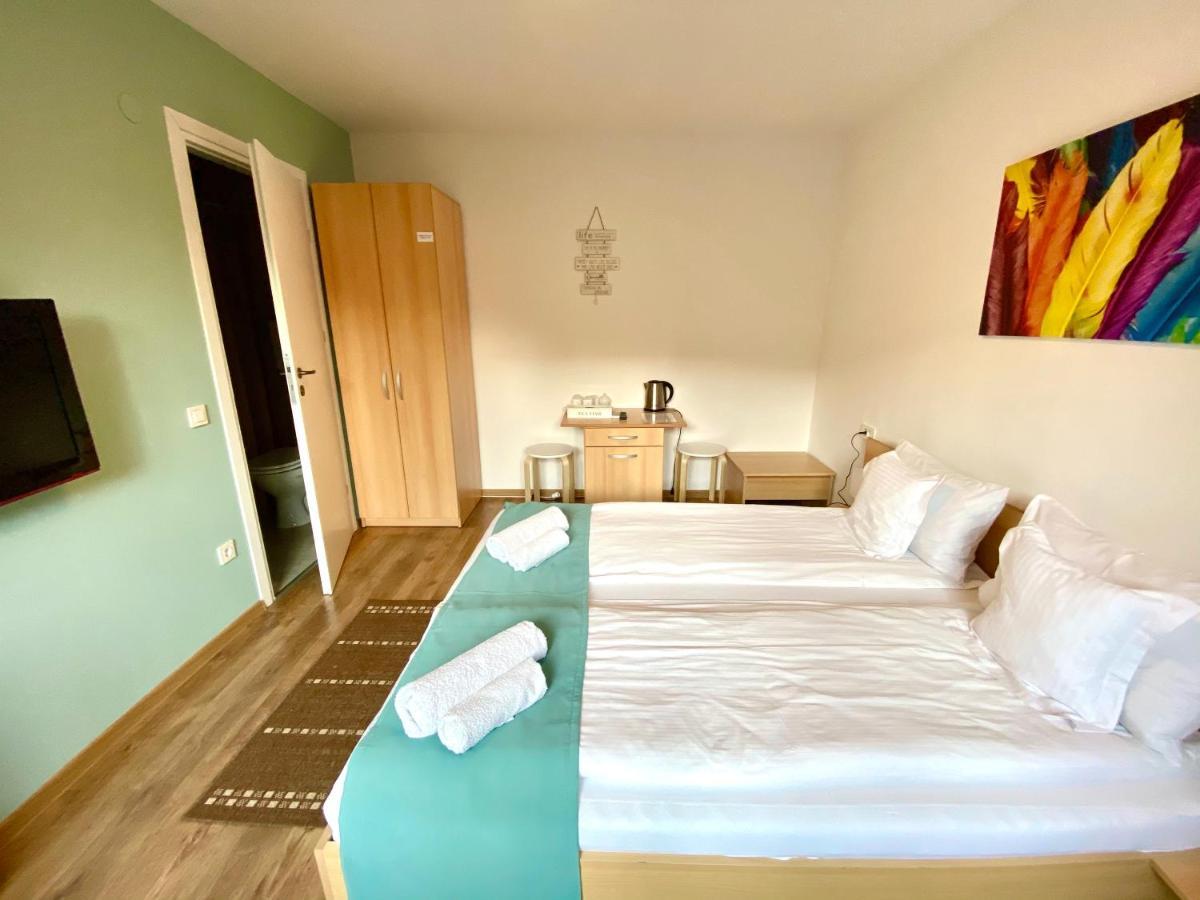 Cristi'S Rooms - Pensiune Oradea Ngoại thất bức ảnh