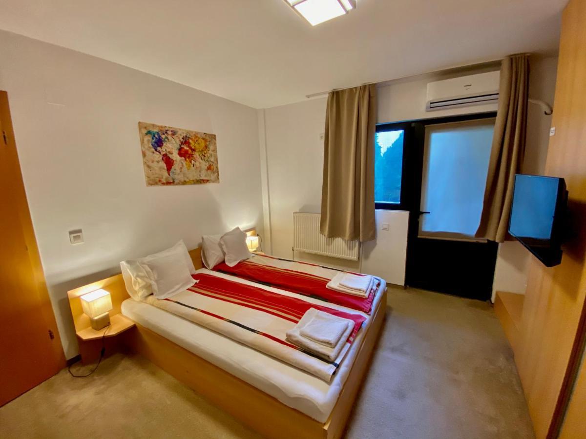 Cristi'S Rooms - Pensiune Oradea Ngoại thất bức ảnh
